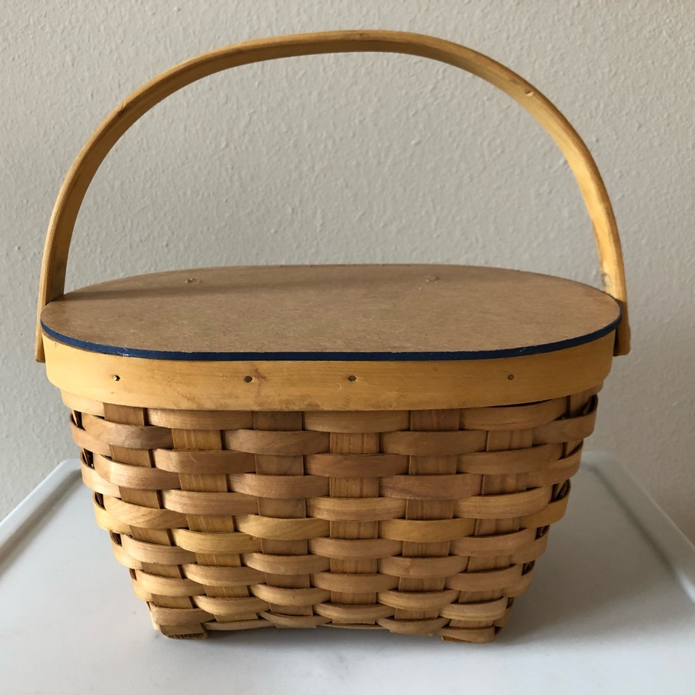 Cute little picnic basket 🌿